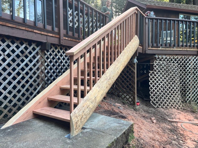 Custom deck staircase with railing