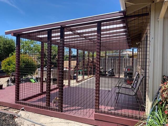 Enclosed patio screen structure